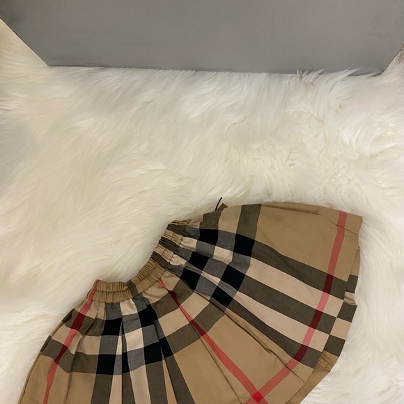 Authentic Burberry Skirt purchased at Neiman Marcus - Picture 5 of 5